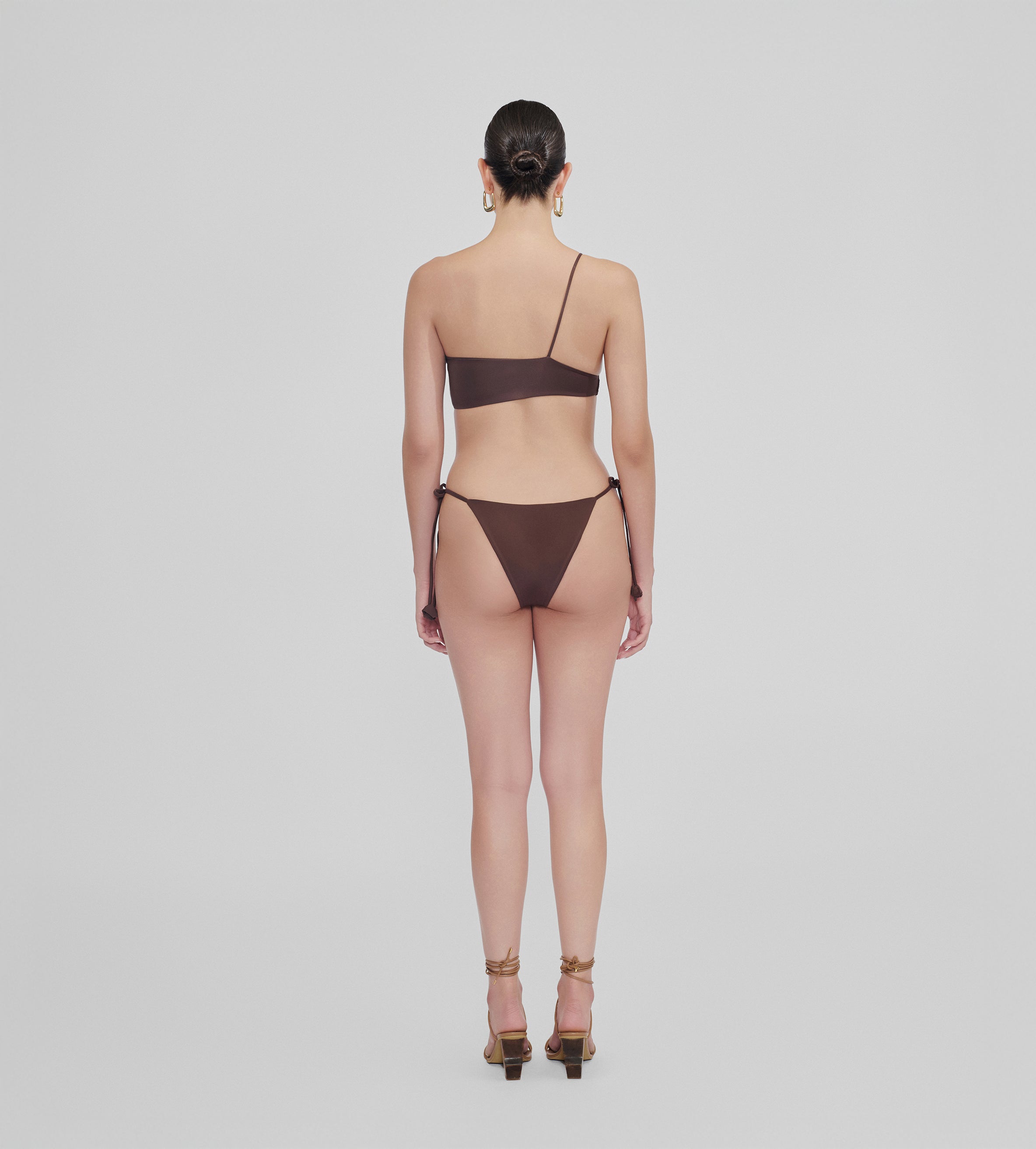 Traje de baño de dos piezas Grau Cafe Maygel Coronel posterior
