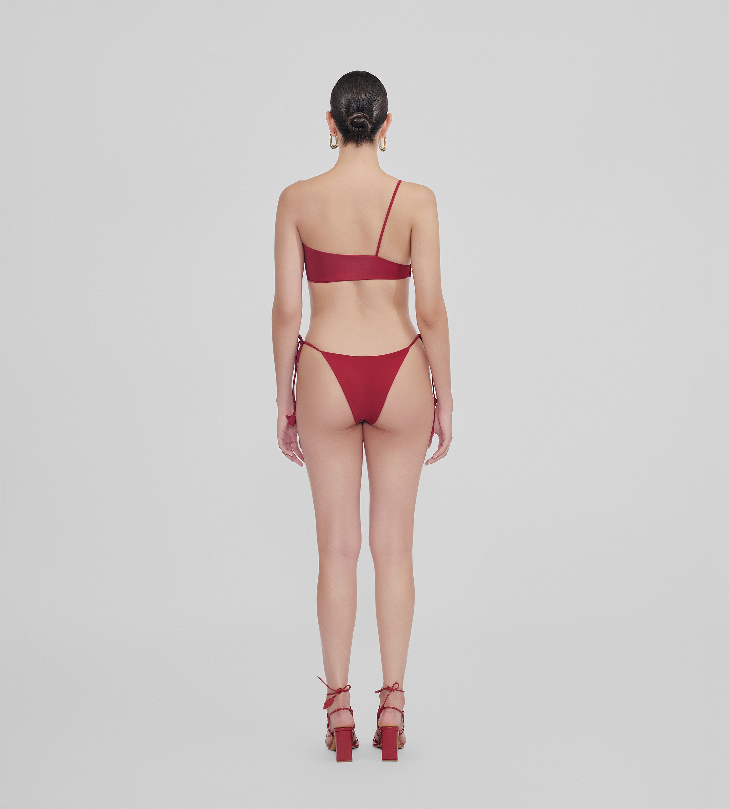 Traje de baño de dos piezas Grau Carmesi Maygel Coronel posterior